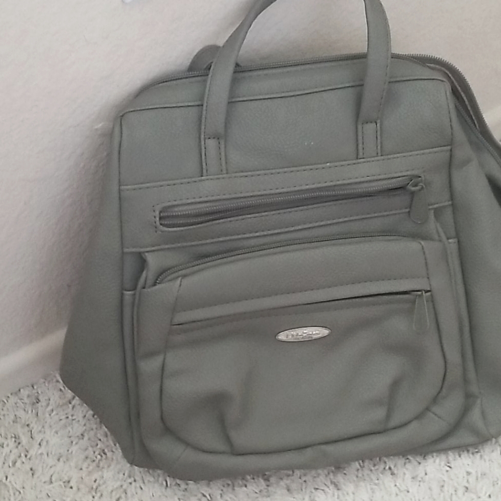 Like new The SAC transforming purse/backpack